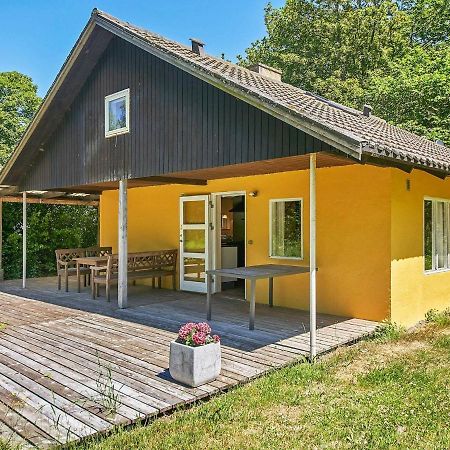 6 Person Holiday Home In AÅkirkeby الغرفة الصورة