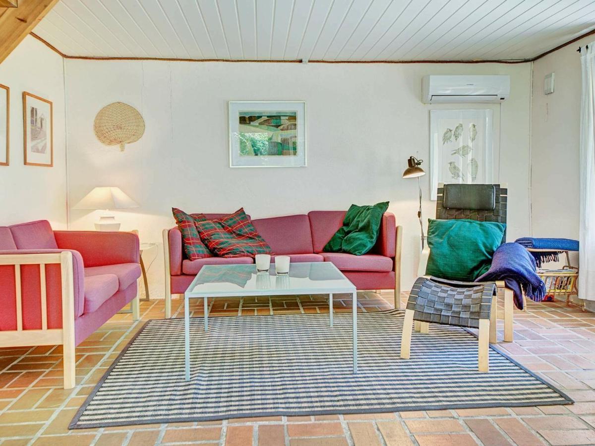 6 Person Holiday Home In AÅkirkeby الغرفة الصورة