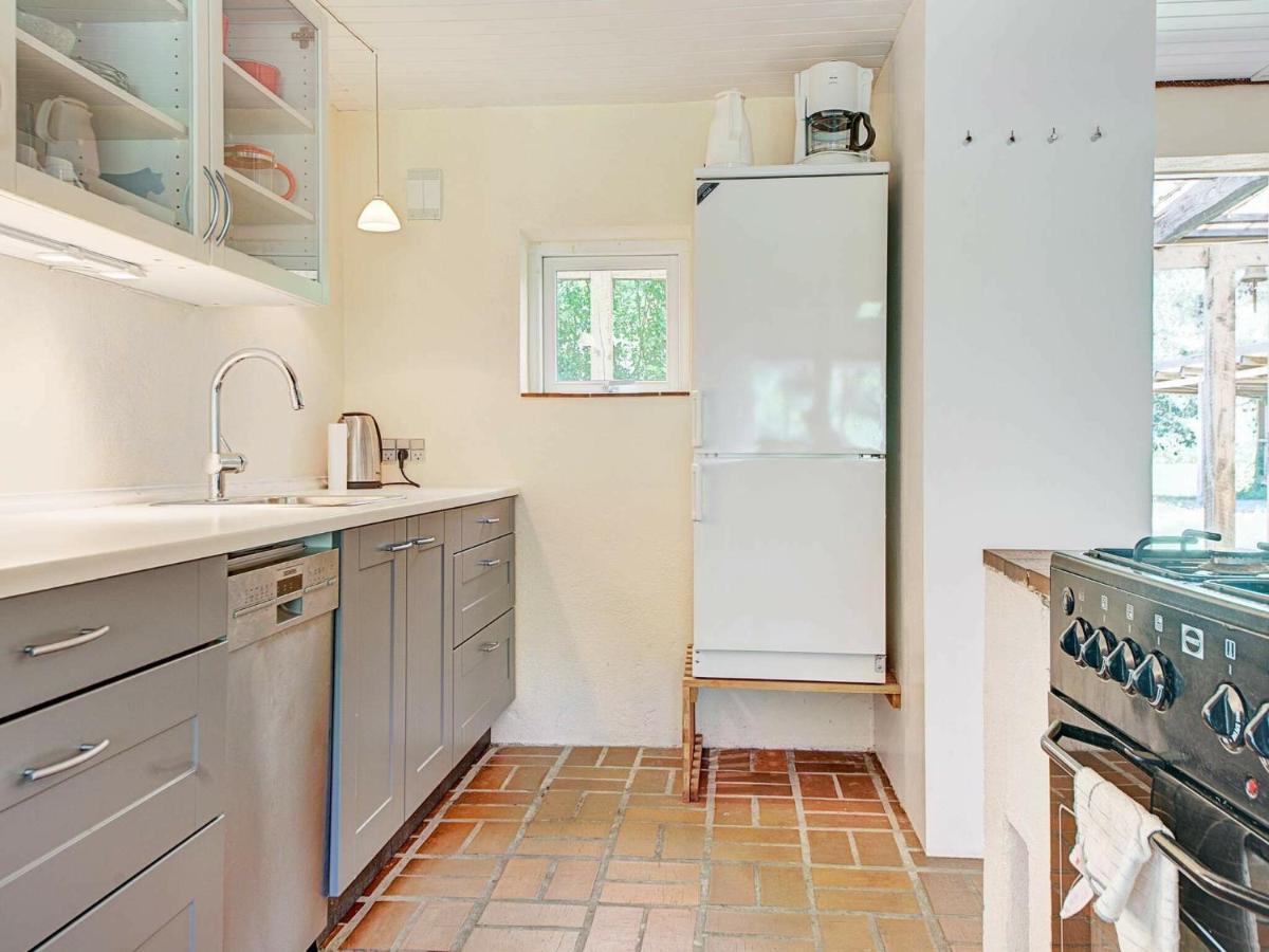 6 Person Holiday Home In AÅkirkeby الغرفة الصورة