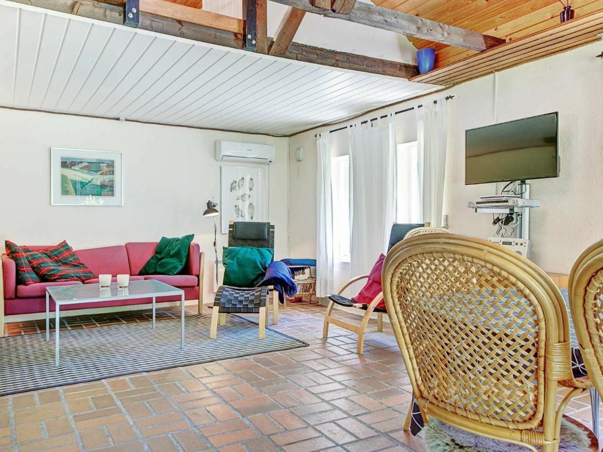 6 Person Holiday Home In AÅkirkeby الغرفة الصورة